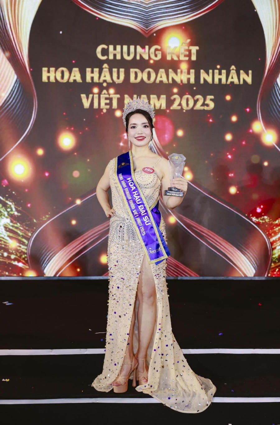 Đăng quang Hoa hậu Đại sứ - Hoa hậu Doanh nhân Việt Nam 2025, Mai  Hà chính là đại diện, cũng là biểu tượng của sắc đẹp, trí tuệ và lòng nhân ái trong cộng đồng doanh nhân Việt .