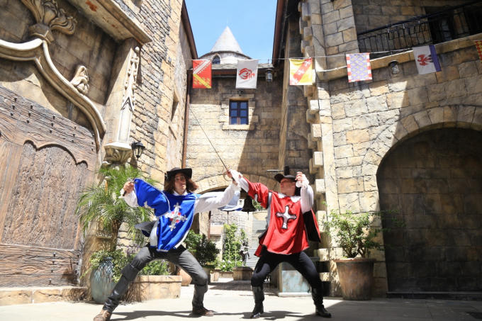 Những ch&agrave;ng l&iacute;nh ngự l&acirc;m &ldquo;th&aacute;ch đấu&rdquo; tại Sun World Ba Na Hills