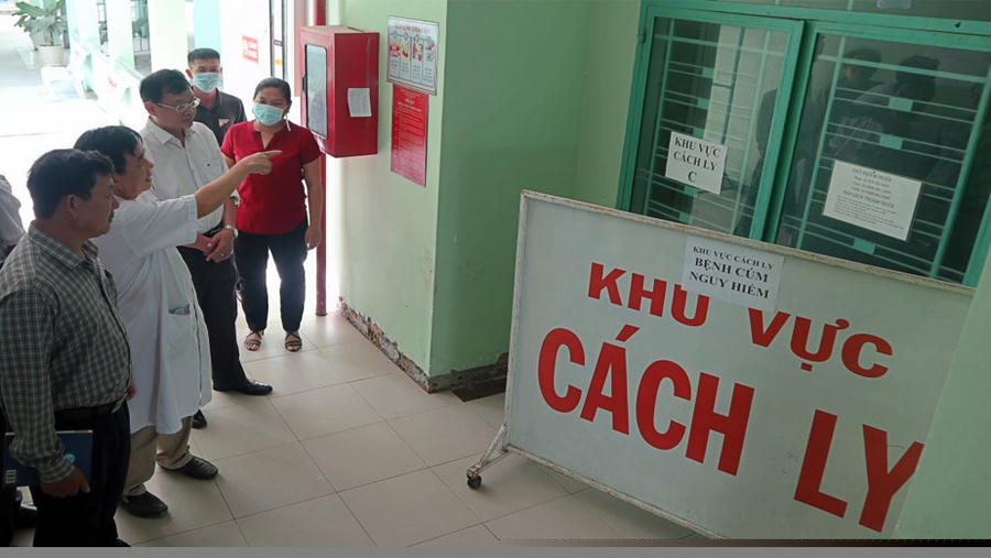 Bệnh nhân người Trung Quốc có biểu hiện ho, sốt âm tính với chủng mới của vi rút Corona.