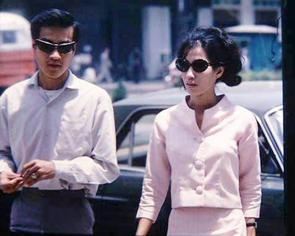 Mốt kính râm đã được ưa chuộng và sử dụng thời đó.