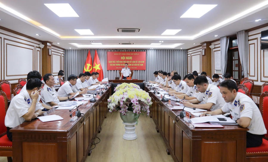 Đảng ủy Vùng Cảnh sát biển 4 tổ chức Hội nghị quán triệt, triển khai Kết luận của Ban Thường vụ Đảng ủy Cảnh sát biển Việt Nam về tiếp tục đẩy mạnh thực hiện Chỉ thị số 32 của Ban Bí thư về tăng cường sự lãnh đạo của Đảng đối với công tác chống khai thác IUU và phát triển bền vững ngành thủy sản.