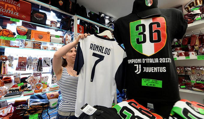 Ronaldo về Juventus lập tức kích hoạt thương mại Serie A ngay.