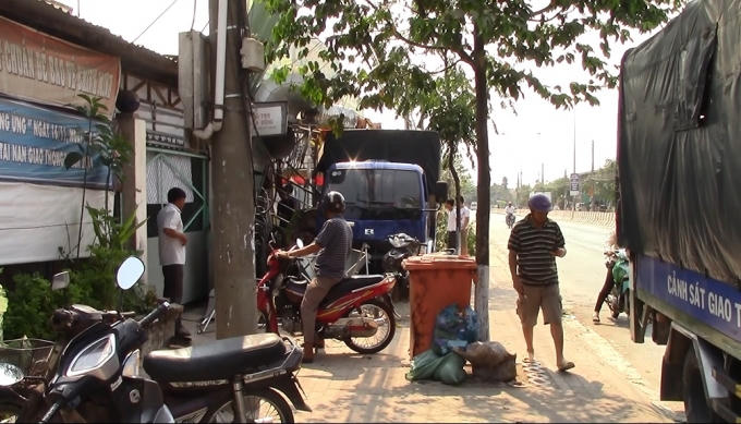 Xe điên tông hàng loạt xe máy, nhiều người may mắn thoát chết