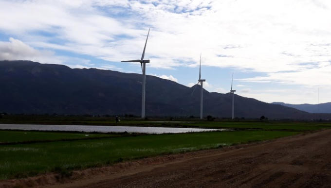 Những trụ điện gió đầu tiên tại Ninh Thuận được đưa vào hoạt động thương mại. Ảnh: Tuấn Kiệt.