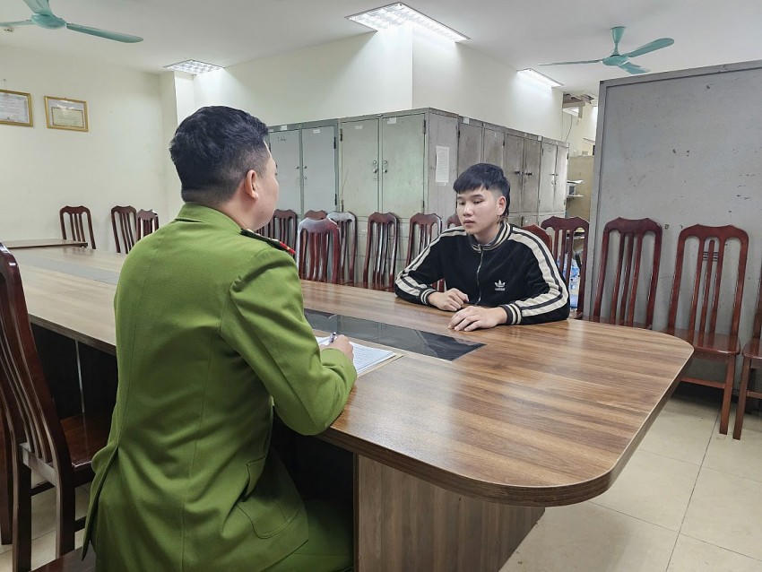 Đối tượng Hồ Xuân Sinh tại cơ quan Công an.
