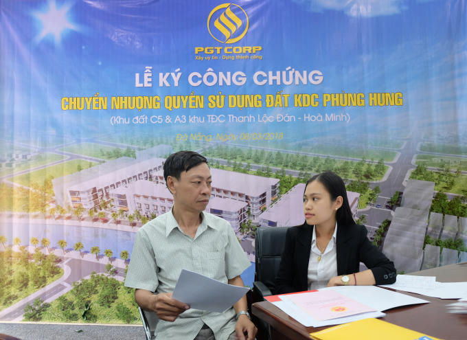 Toàn bộ 78 khách hàng mua dự án Phùng Hưng dự kiến được ký công chứng theo 4 đợt: 8/3, 15/3, 22/3 và ngày 29/3 .
