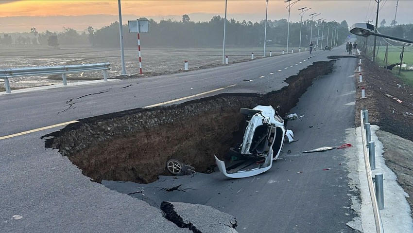 Hiện trường vụ tai nạn vào rạng sáng 11-5. Ảnh: PLO