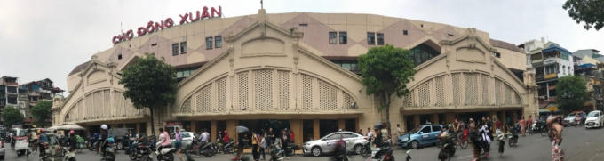 Chợ Đồng Xuân hiện nay gồm 3 tầng vẫn giữ một phần kiến trúc của chợ cũ (Ảnh: H.Khanh)