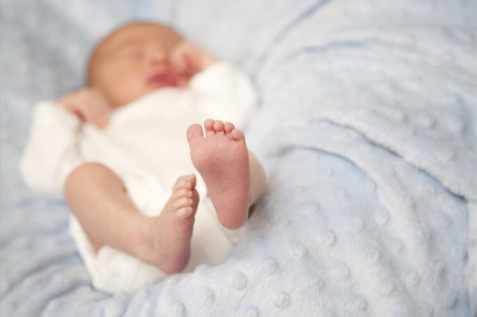 Hãy để trẻ phát triển hoàn toàn bình thường, đừng can thiệp bằng cách bắt ép nó theo một quá trình "tự nghĩ ra" hay "cho rằng nó là tự nhiên". Ảnh minh họa.