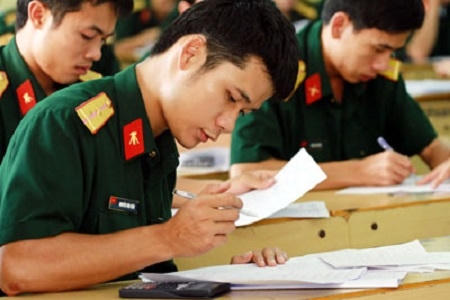Khi sử dụng kết quả kỳ thi chung để xét tuyển vào khối trường ĐH,CĐ quân đội, thí sinh phải qua vòng sơ tuyển bắt buộc theo yêu cầu các trường học. Ảnh internet.