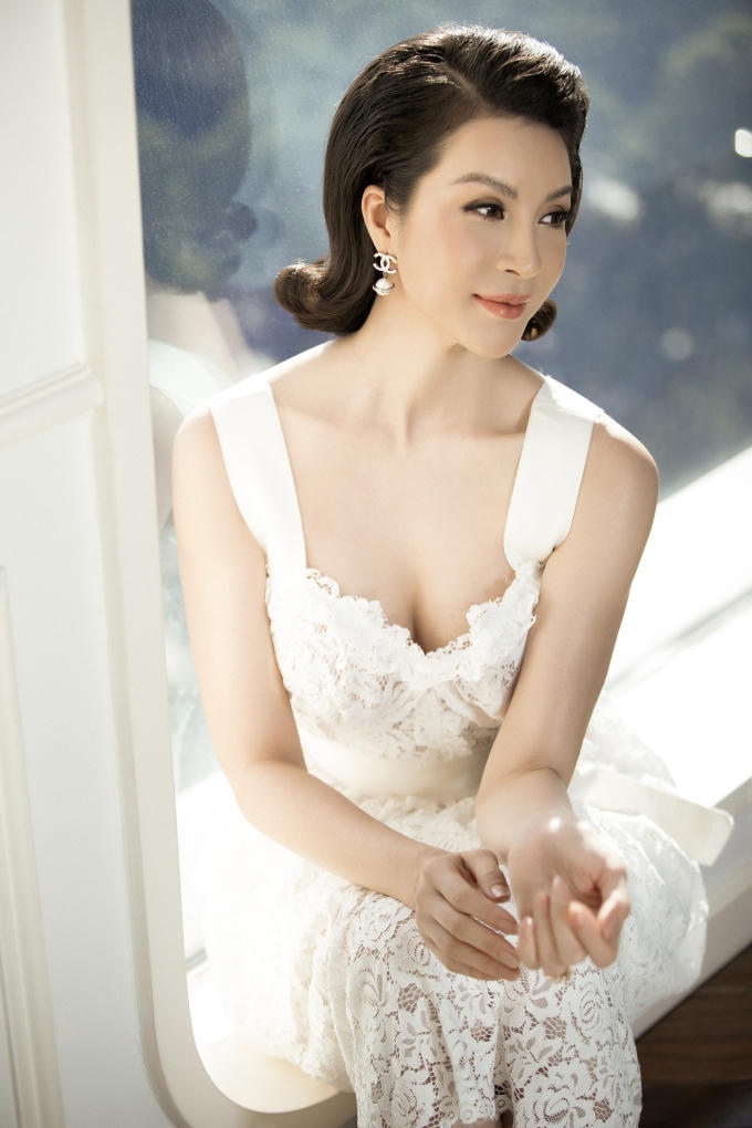 MC Thanh Mai khéo khoe vóc dáng qua loạt đầm ôm dáng quyến rũ như gái đôi mươi