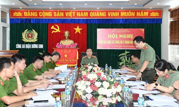 Quang cảnh buổi làm việc.