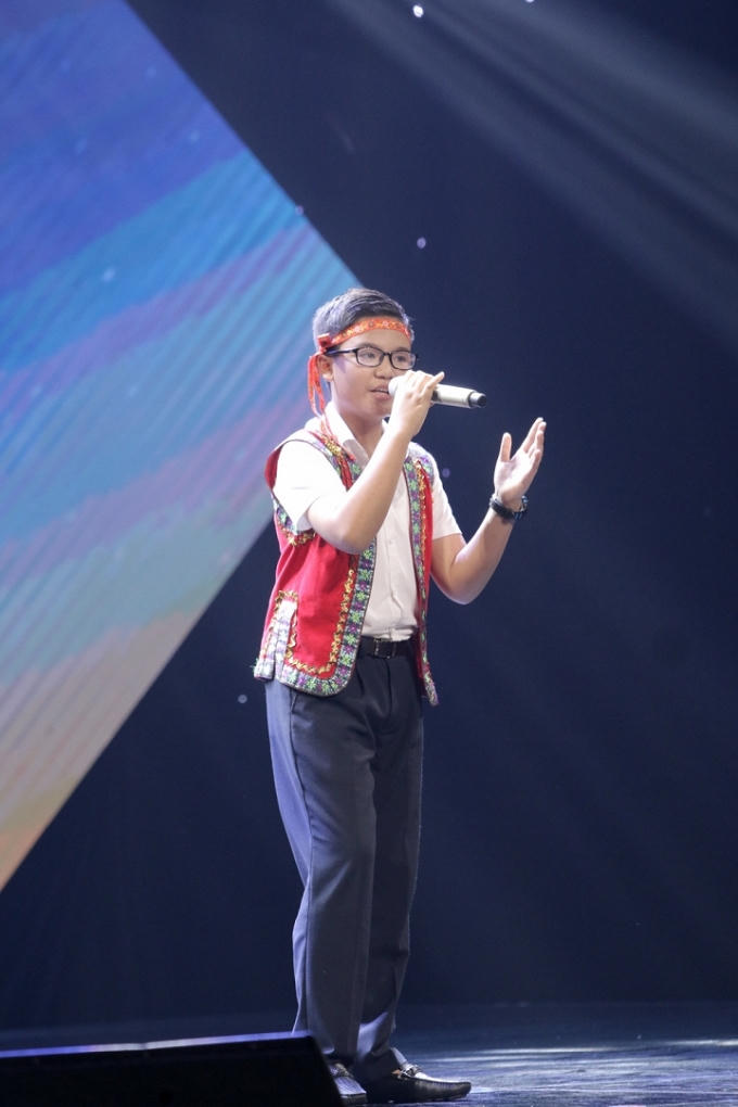 Giang Hoàng Lâm thể hiện ca khúc "Về nghe gió kể".