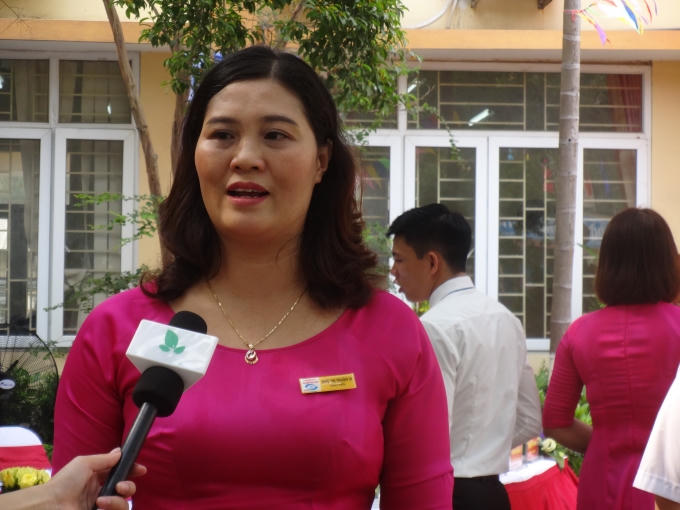 Cô Ngô Thị Thuận Vi, giáo viên trường PTCS Nguyễn Đình Chiểu chia sẻ: "Hàng ngày, dạy các em, đặc biệt là các em học sinh khiếm thị tôi rất cố gắng để các em hiểu được nội dung bài giảng. Các em thiệt thòi hơn so với các bạn cùng trang lứa, nên việc học kiến thức cũng phải cố gắng hơn các bạn khác rất nhiều".