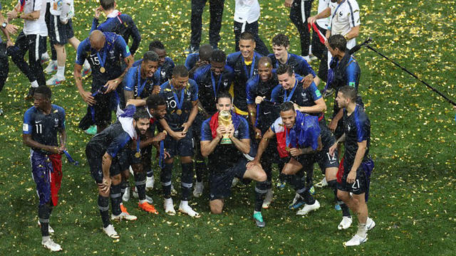 Cầu thủ Pháp hạnh phúc với chức vô địch World Cup 2018