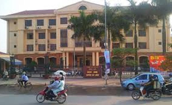 Cuộc họp hội đồng kỷ luật diễn ra tại trụ sở UBND quận Nam Từ Li&ecirc;m. Ảnh: Vietnamnet