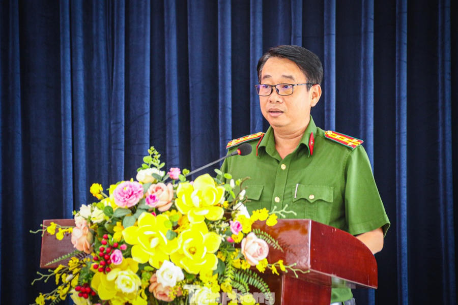 Đại tá Nguyễn Thanh Điệp, Phó Cục trưởng Cục Cảnh sát PCCC và CHCN thông tin về triển lãm.