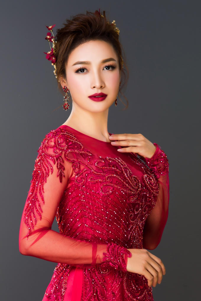 L&ecirc; B&ecirc; La dịu d&agrave;ng đến bất ngờ trong t&agrave; &aacute;o d&agrave;i