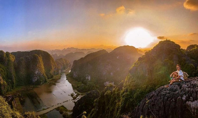 Hang Múa với vẻ đẹp huyền ảo