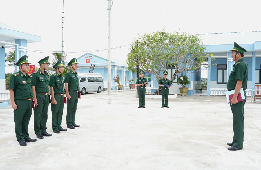 Ban Chỉ huy BĐBP tỉnh Cà Mau, kiểm tra công tác huấn luyện điều lệnh tại các đơn vị.