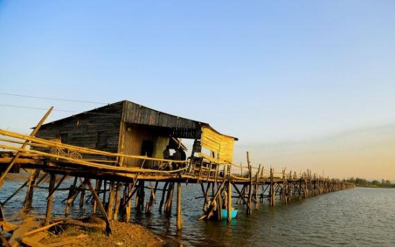 Cầu Ông Cọp (hay còn được biết với tên gọi là cầu Bình Thạnh  hay cầu Tuy An) bắc qua sông Bình Bá Nối liền các thôn phía bắc xã An Ninh Tây (huyện Tuy An) với thị xã Sông Cầu, phục vụ nhu cầu đi lại cho người dân tại đây.