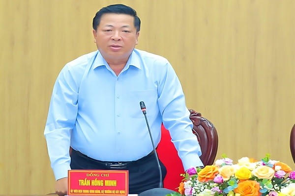 Bộ trưởng Bộ Xây dựng Trần Hồng Minh phát biểu tại buổi làm việc.