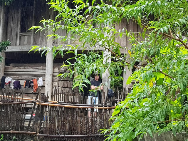 Bản Na Lợt, nằm bên suối Nậm Hỷ, có 100% hộ là người dân tộc Khơ Mú sinh sống.