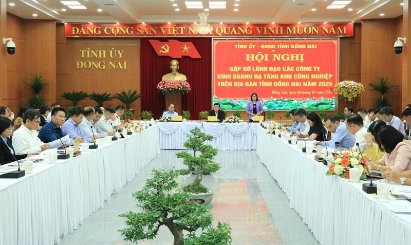 Toàn cảnh hội nghị.