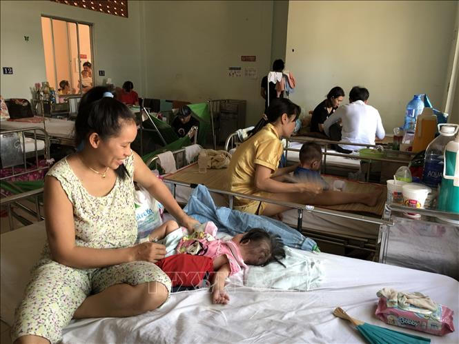 Bệnh nhi mắc bệnh sởi đang điều trị tại Bệnh viện Nhi đồng 2 Thành phố Hồ Chí Minh. Ảnh: Đinh Hằng/TTXVN