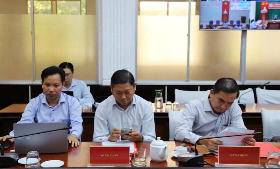 Đại biểu tham dự cuộc họp