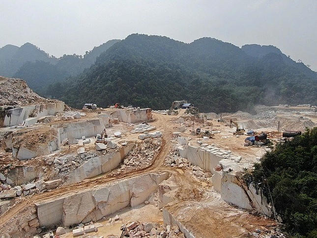 Hoạt động khai thác đá tại huyện Lục Yên, tỉnh Yên Bái. (Ảnh: MXH).
