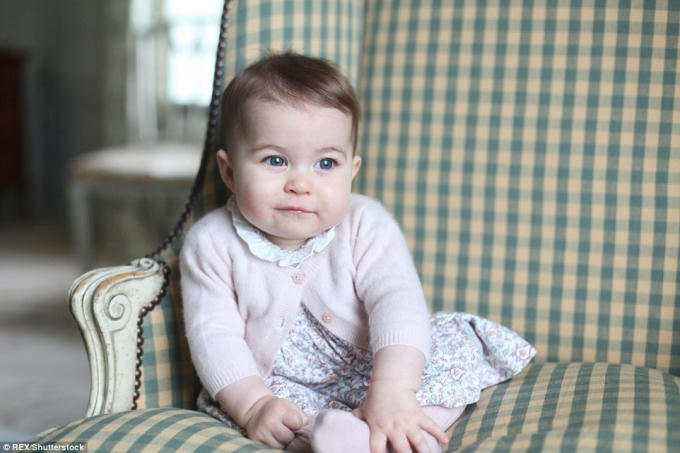Công chúa Charlotte hồi 6 tháng tuổi.