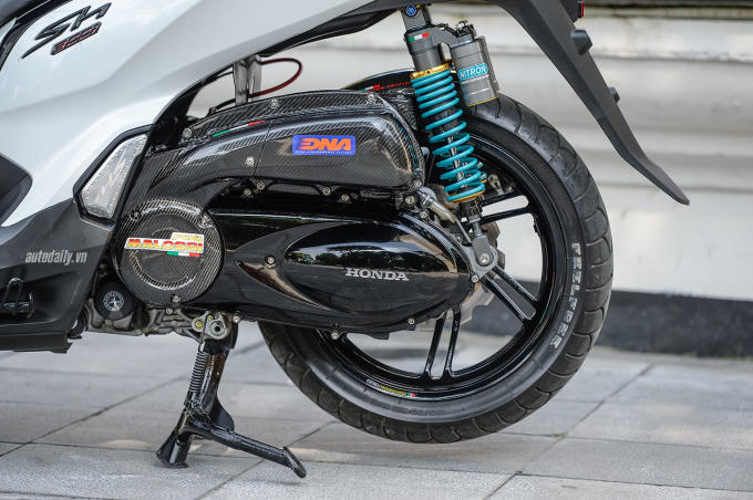 Ảnh chi tiết Honda SH300i được độ khủng tại H&agrave; Nội