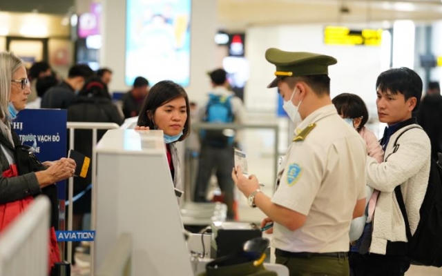 Hà Nội yêu cầu tạm dừng cấp visa cho du khách đến từ vùng dịch virus corona