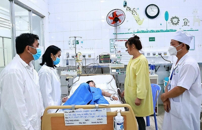 Thủ tướng cầu Ủy ban nhân dân tỉnh Đồng Nai chỉ đạo các ngành chức năng tập trung cứu chữa các bệnh nhân bị ngộ độc thực phẩm xảy ra tại thành phố Long Khánh.