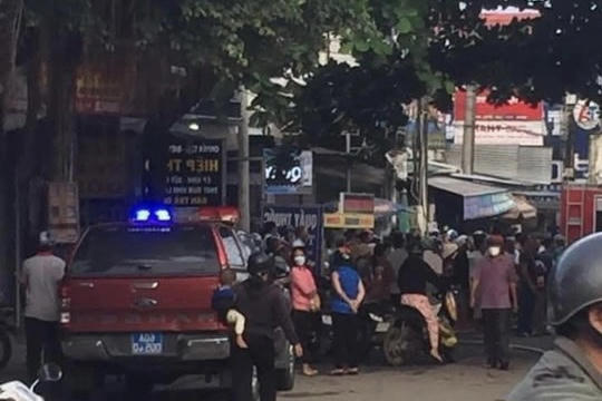 Mâu thuẫn chuyện tình cảm, một người đàn ông dùng xăng tự thiêu