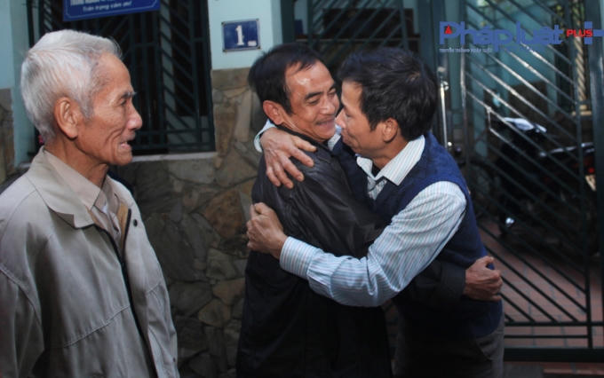 Cả hai ông đều rất xúc động vì không thể nghĩ tới có ngày có cơ hội được gặp nhau