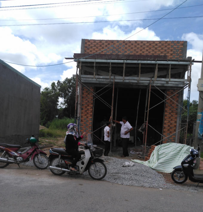 Một nhà dân xây dựng không phép tại dự án.