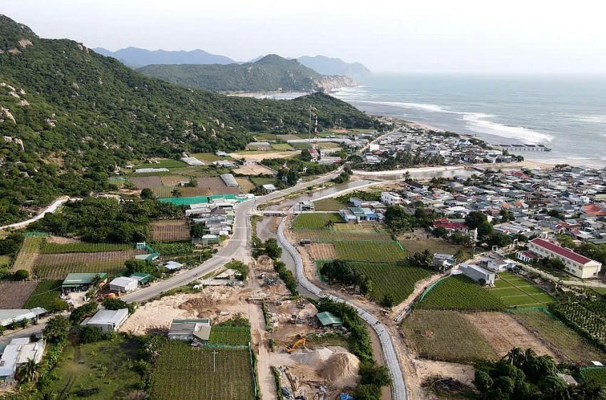 Thủ tướng giao UBND Tỉnh Ninh Thuận thực hiện dự án thành phần di dân, tái định cư, giải phóng mặt bằng hai dự án nhà máy điện hạt nhân theo thẩm quyền.