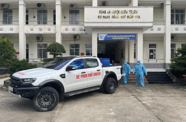 “Biệt đội” tình nguyện phun xịt khử khuẩn ở Nhơn Trạch