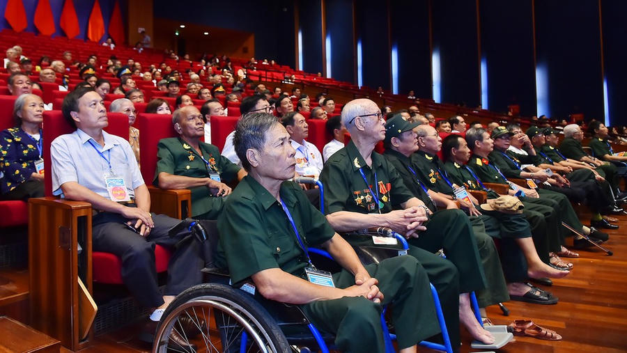 Hà Nội ổ chức gặp mặt cán bộ lão thành, người có công. (Ảnh minh họa)