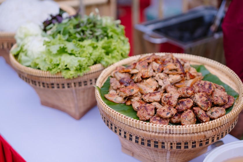 Bún chả là món ăn nổi tiếng của Hà thành.