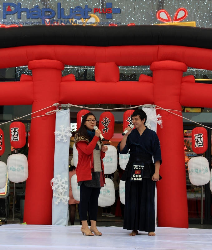 Các bạn trẻ được giao lưu với các chuyên gia về Kendo, Cosplay, Manga. (Ảnh: Đức Biên)