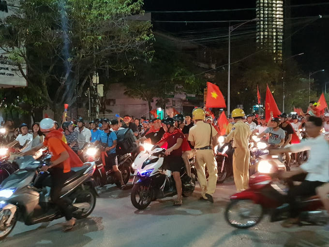 Lực lượng chức năng thắt chặt an ninh đảm bảo trật tự.