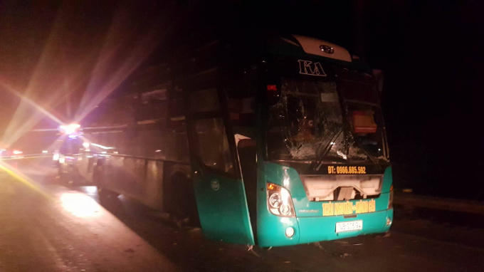 Xe bị hư hỏng nặng sau vụ nổ.