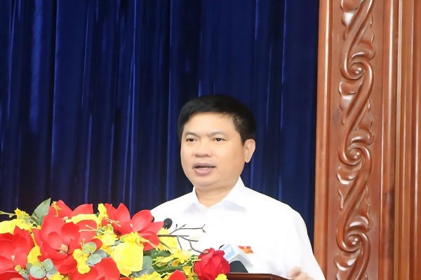 Ông Trương Quốc Huy, Bí thư Tỉnh ủy Hà Nam phát biểu tại kỳ họp.