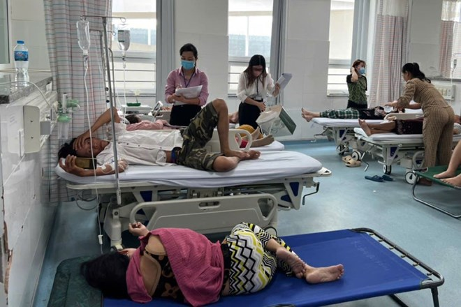 Nhiều ca nhập viện điều trị vì ngộ độc thực phẩm, nghi do ăn bánh mì.