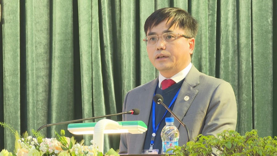 Tỉnh uỷ viên, Bí thư Huyện uỷ Lý Nhân- ông Bùi Văn Hoàng phát biểu và chúc mừng Đảng bộ, nhân dân xã Xuân Khê vinh dự được lựa chọn làm Đại hội điểm cấp xã của tỉnh Hà Nam.