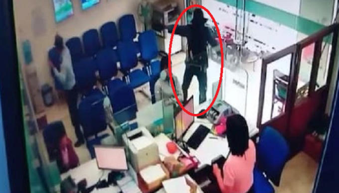 Hình ảnh của đối tượng đã bị camera của ngân hàng ghi lại.
