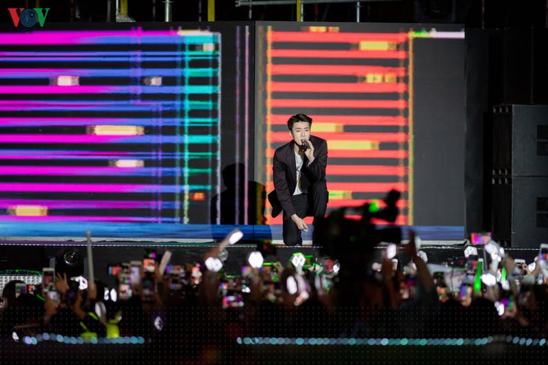 exo chanyeol doi non la, sehun chia se rat nho viet nam tai k-pop super concert hinh 15